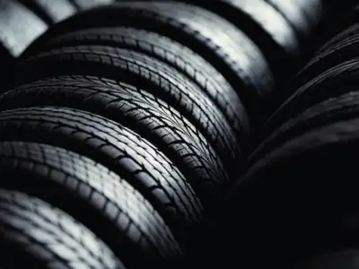 Lốp xe, một ứng dụng chính của cao su kỹ thuật trong công nghiệp ô tô